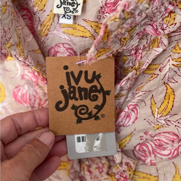 Ivy James High Neck Ruffles Sleeveless Floral Pleated Accent Top NWT Size XS - Picture 5 of 13